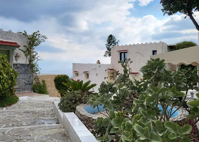 Gasthuis Spacious In Creta For 3 People, With Ac, Swimming Pool And Nature