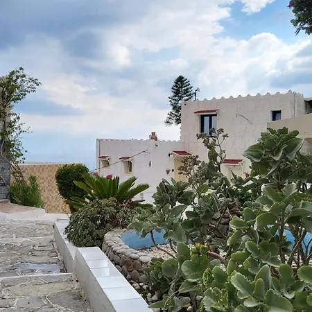 Pensión In - Spacious In Creta For 3 People, With Ac, Swimming Pool And Nature