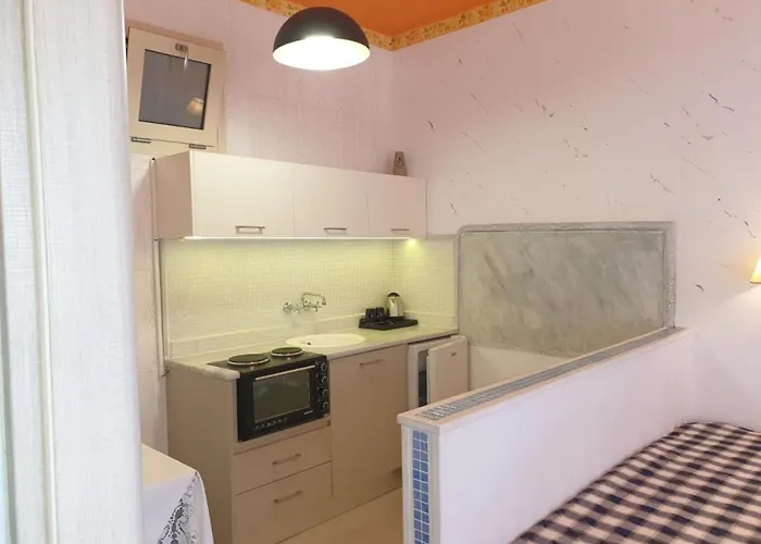 Guest house Spacious In Creta For 3 People, With Ac, Swimming Pool And Nature