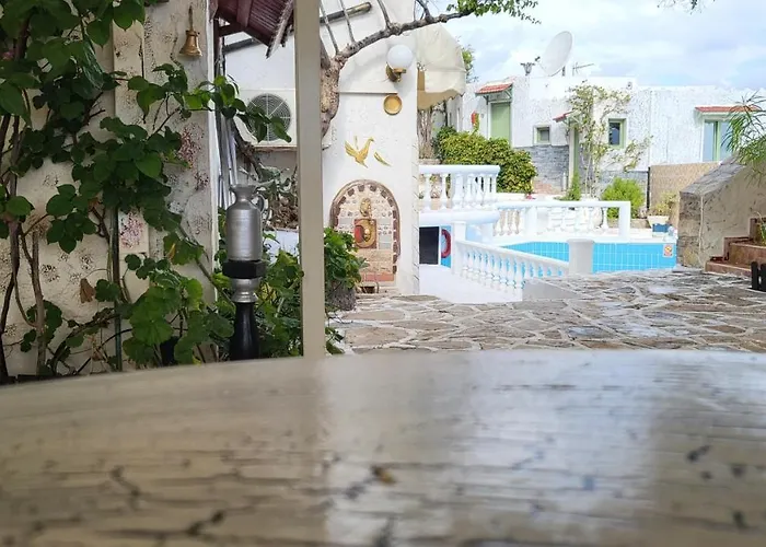 Guest house Spacious In Creta For 3 People, With Ac, Swimming Pool And Nature